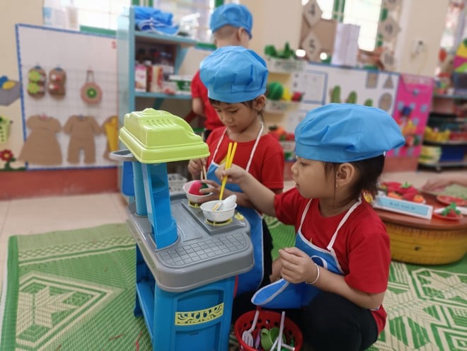 Nghị quyết yêu cầu xây dựng khuôn khổ pháp lý để hình thành quỹ tài trợ cho các cơ sở giáo dục huy động vốn cộng đồng. (Ảnh: PM/Vietnam+)