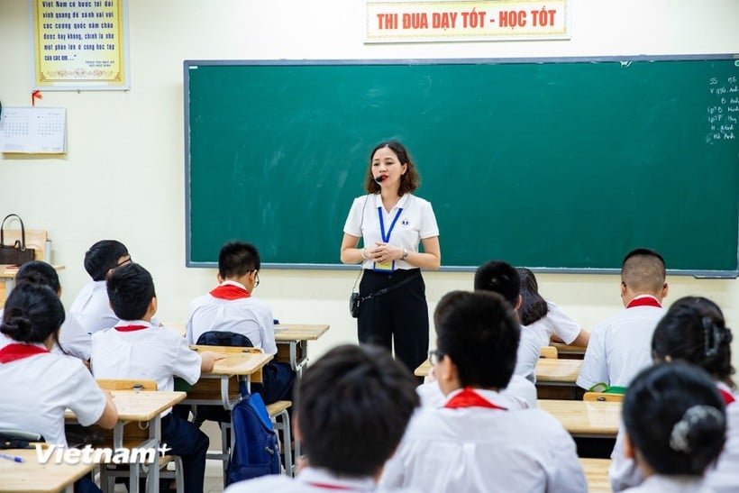 Giờ học của cô và trò Trường Trung học cơ sở Linh Đàm, Hà Nội. (Ảnh: Hoài Nam/Vietnam+)