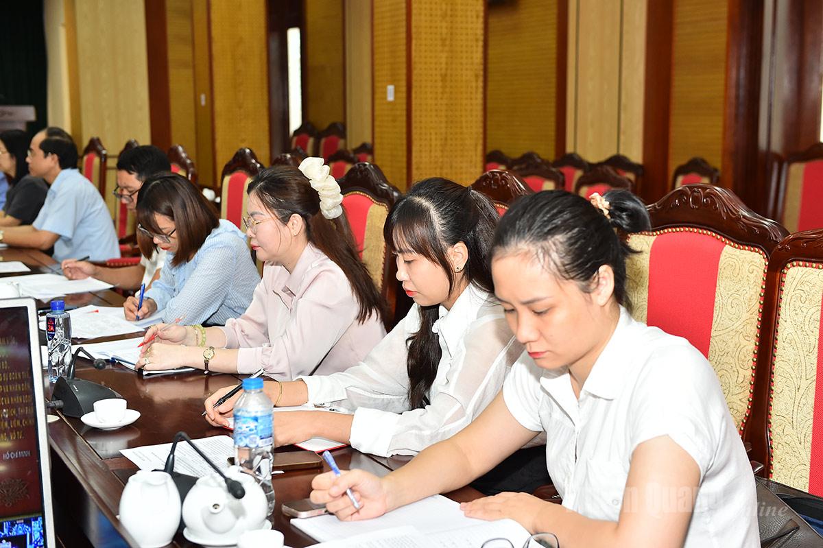 សិក្ខាកាម​ចូល​រួម​វគ្គ​បណ្ដុះបណ្ដាល​នៅ​ស្ពាន​អាកាស​គណៈកម្មាធិការ​បក្ស​ខេត្ត។