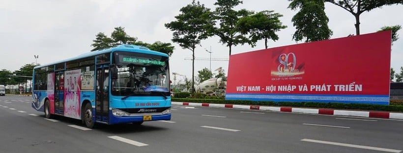 9월 2일 국경일을 맞아 Transerco 버스 노선이 사람들의 여행 수요를 충족시켰습니다. (사진: PV/Vietnam+)
