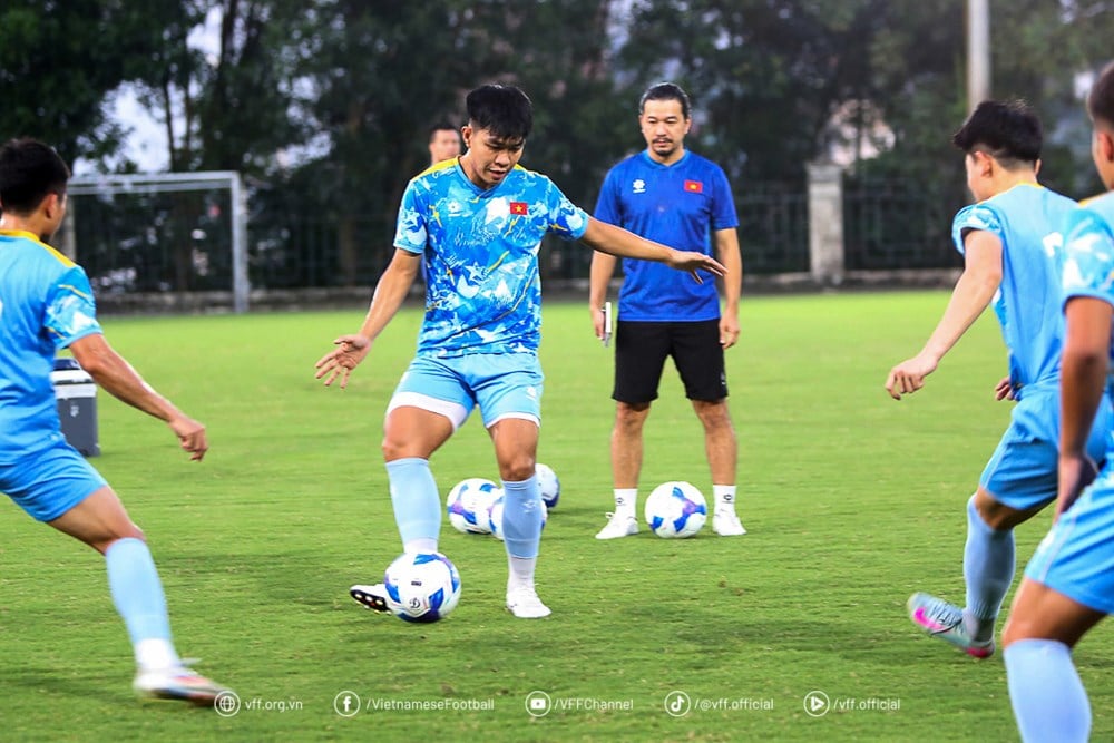 Trung vệ U23 Việt Nam thận trọng trước U23 Singapore - ảnh 2