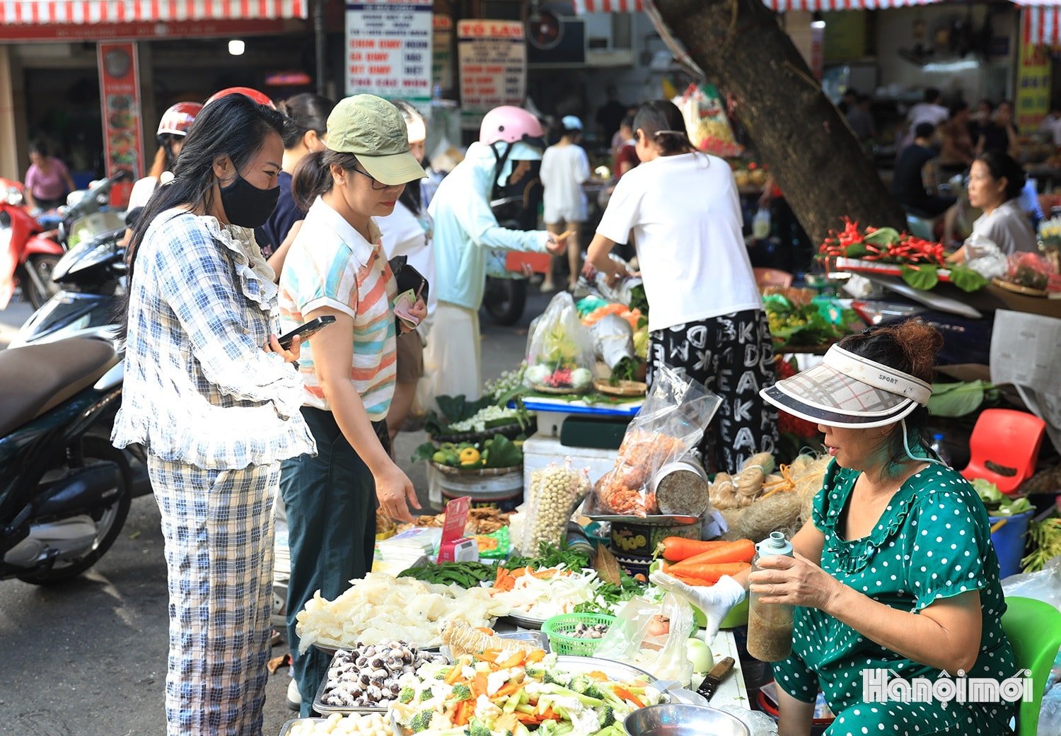 W_thi-truong-ngay-ram-9.jpg