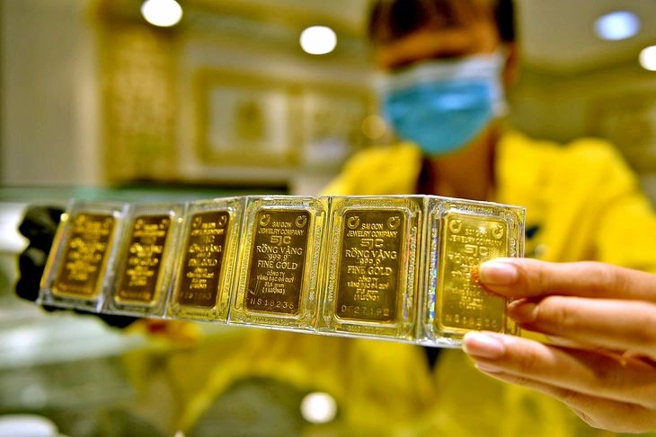 Giá vàng miếng SJC tại thị trường tự do 'tụt áp' sau chỉ đạo của Thủ tướng - Ảnh 1.