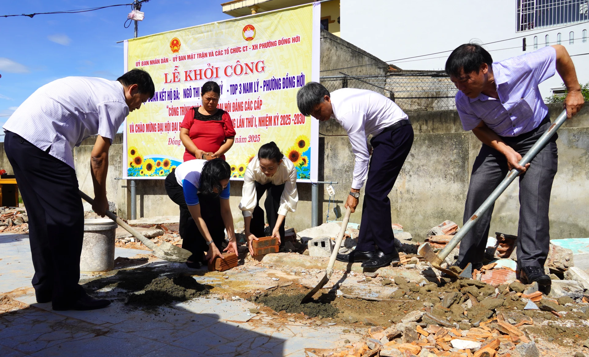 Phong trào “Chung tay vì người nghèo-Không để ai bị bỏ lại phía sau”, “Cả nước chung tay xóa nhà tạm, nhà dột nát” đạt hiệu quả cao - Ảnh: H.T