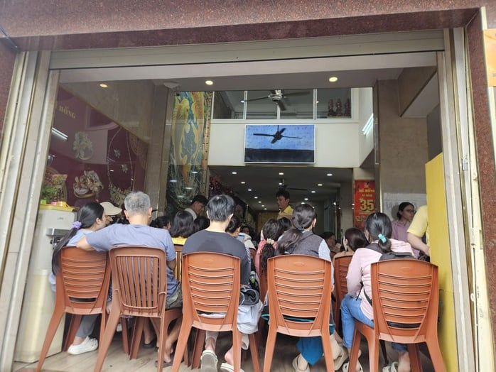 Chiều 6-9, giá vàng miếng SJC trên thị trường tự do giảm nhanh - Ảnh 2.