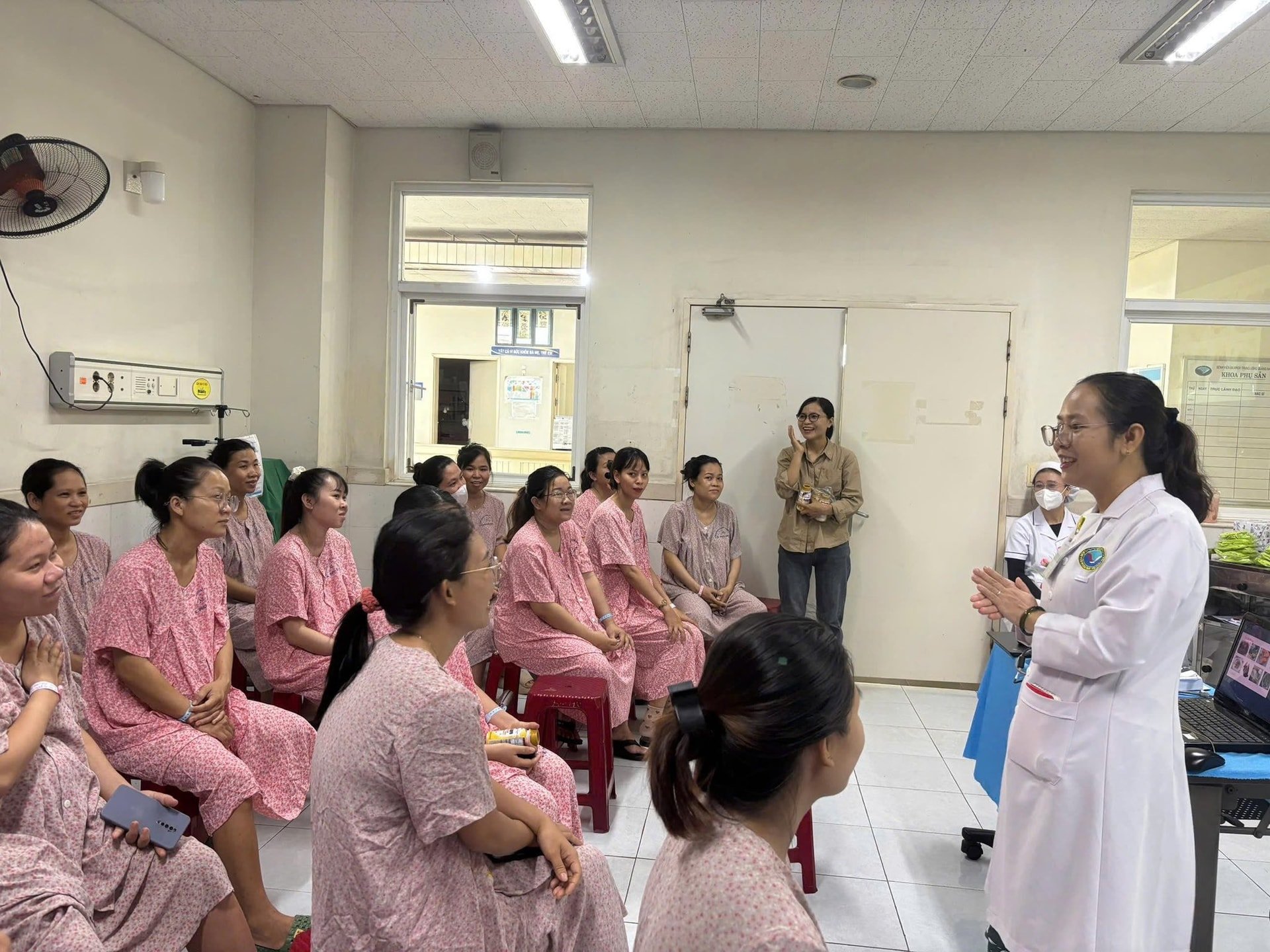 2. ការទំនាក់ទំនងអប់រំសុខភាពសម្រាប់ម្តាយមានផ្ទៃពោះនៅនាយកដ្ឋានសម្ភព និងរោគស្ត្រី