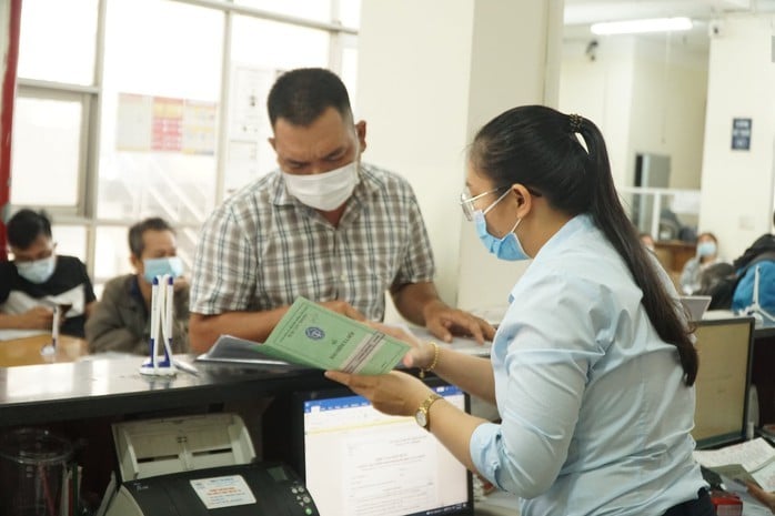 Người lao động được hưởng trợ cấp ốm đau trong một số trường hợp.