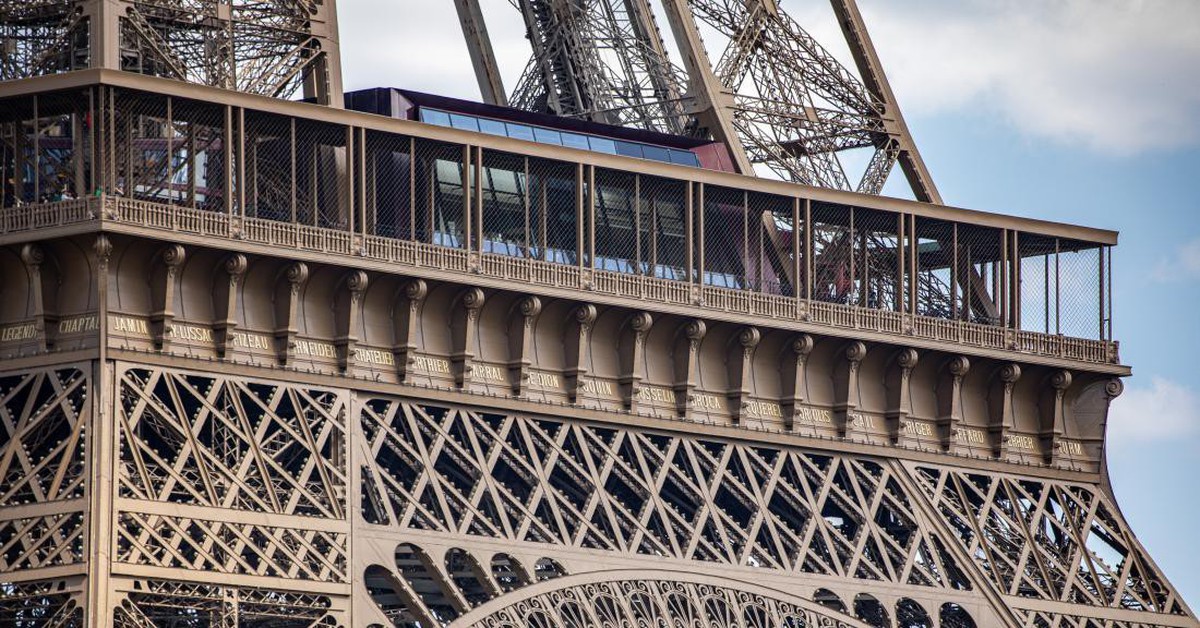 Pháp sẽ khắc tên 72 nữ học giả xuất chúng lên tháp Eiffel