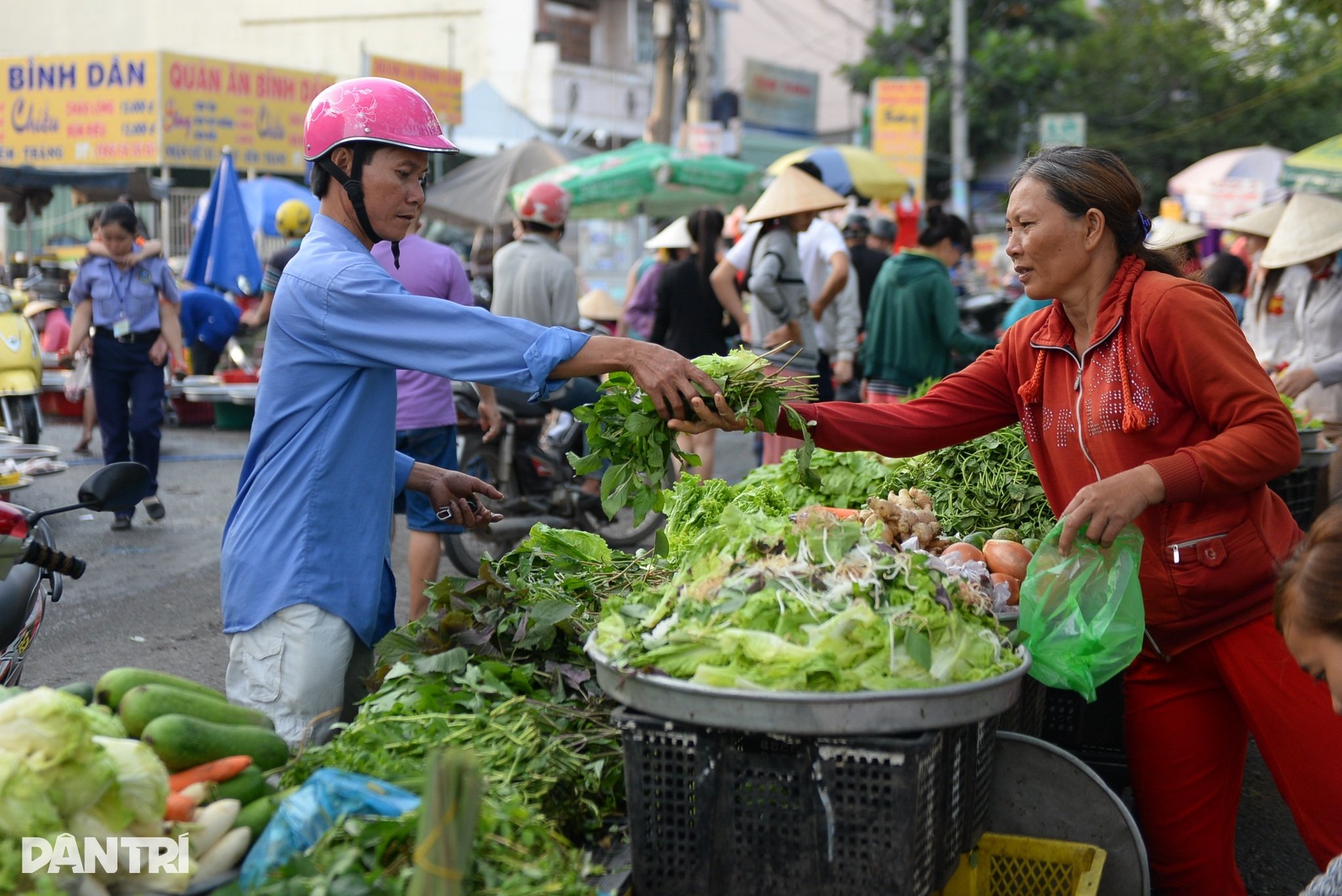 Chuyên gia: Nên nâng ngưỡng thu nhập chịu thuế 35% lên 120-150 triệu đồng - 1
