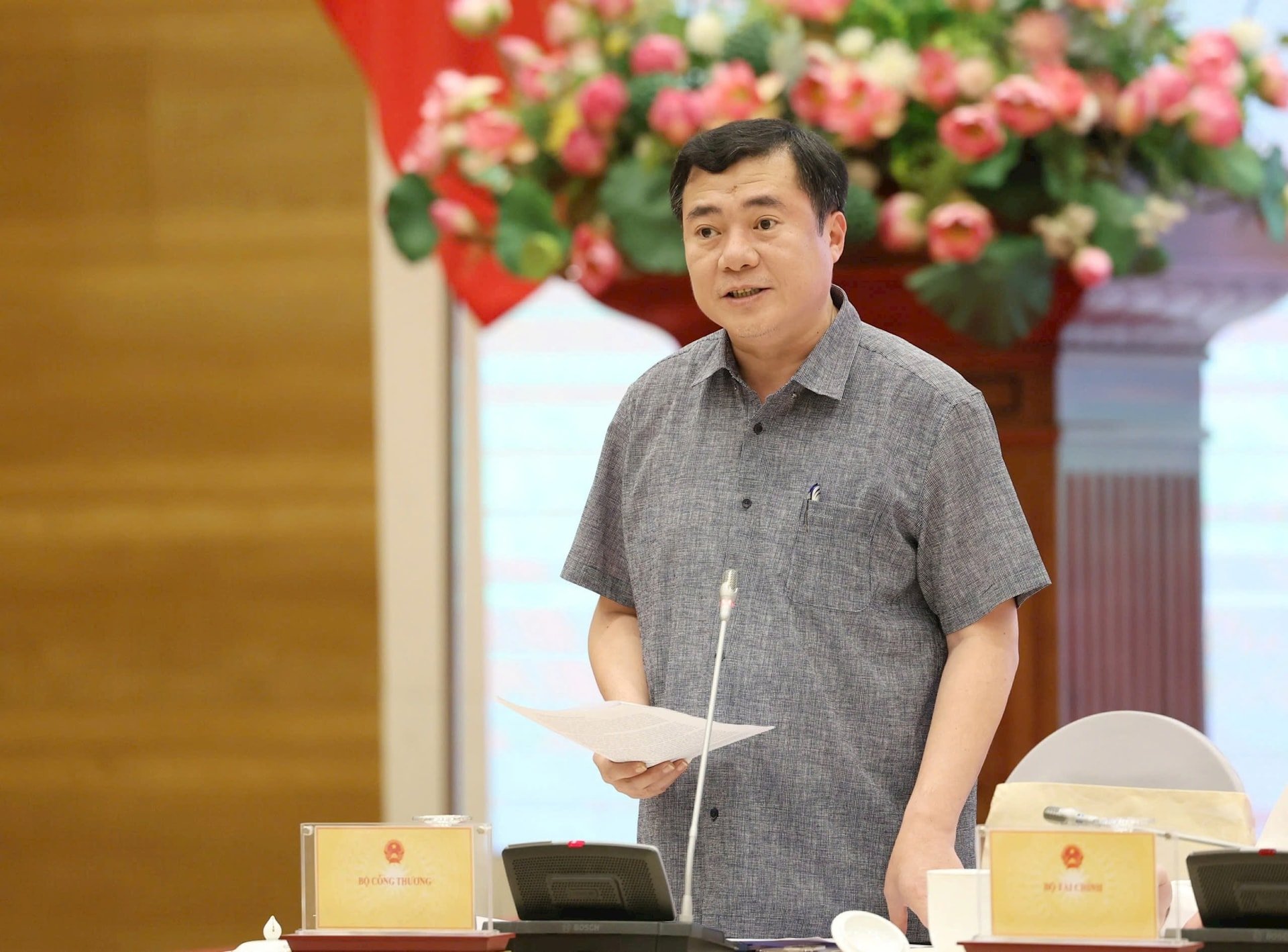nhat-tan.jpg