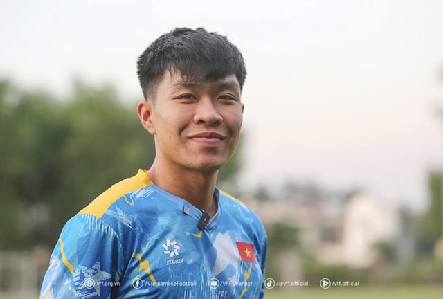 Trần Thành Trung ‘sánh bước’ cùng Vadim Nguyễn hội quân U.23 Việt Nam, Lý Đức vội tập gym- Ảnh 2.