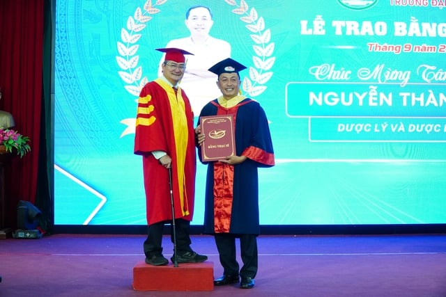 Trường ĐH Tây Đô trao bằng tốt nghiệp thạc sĩ cho 102 học viên- Ảnh 1.
