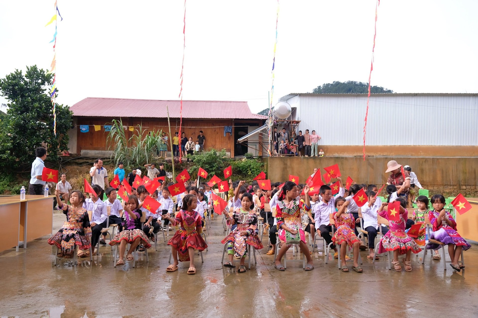 សាលា​តៃ​សឺន​មាន​សិស្ស​៧៦​នាក់​ចាប់ពី​ថ្នាក់​ទី​១​ដល់​ទី​៥​។