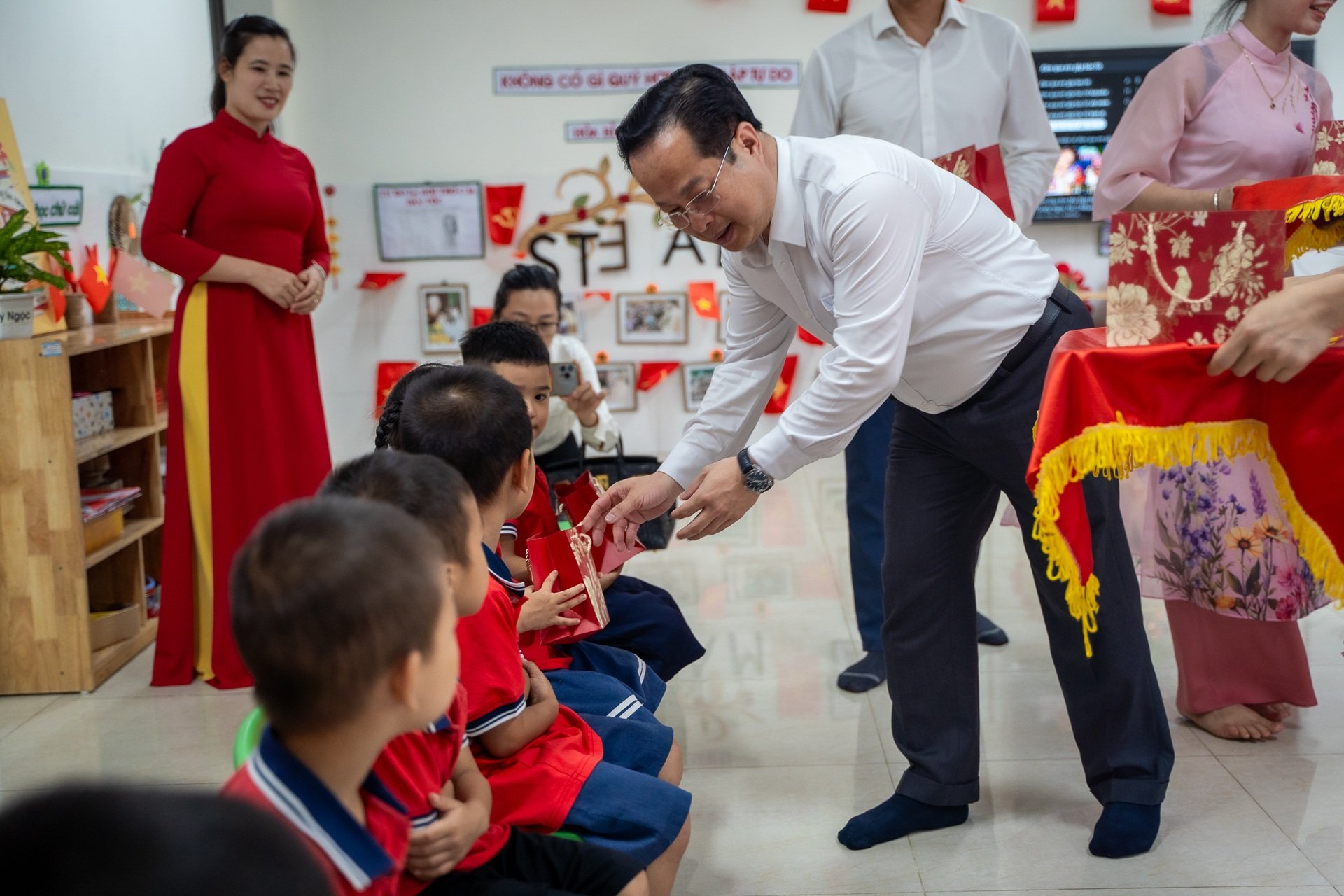 Một xã ở Hà Nội có hơn 400 học sinh vẫn phải vượt sông mỗi ngày đi học - 3