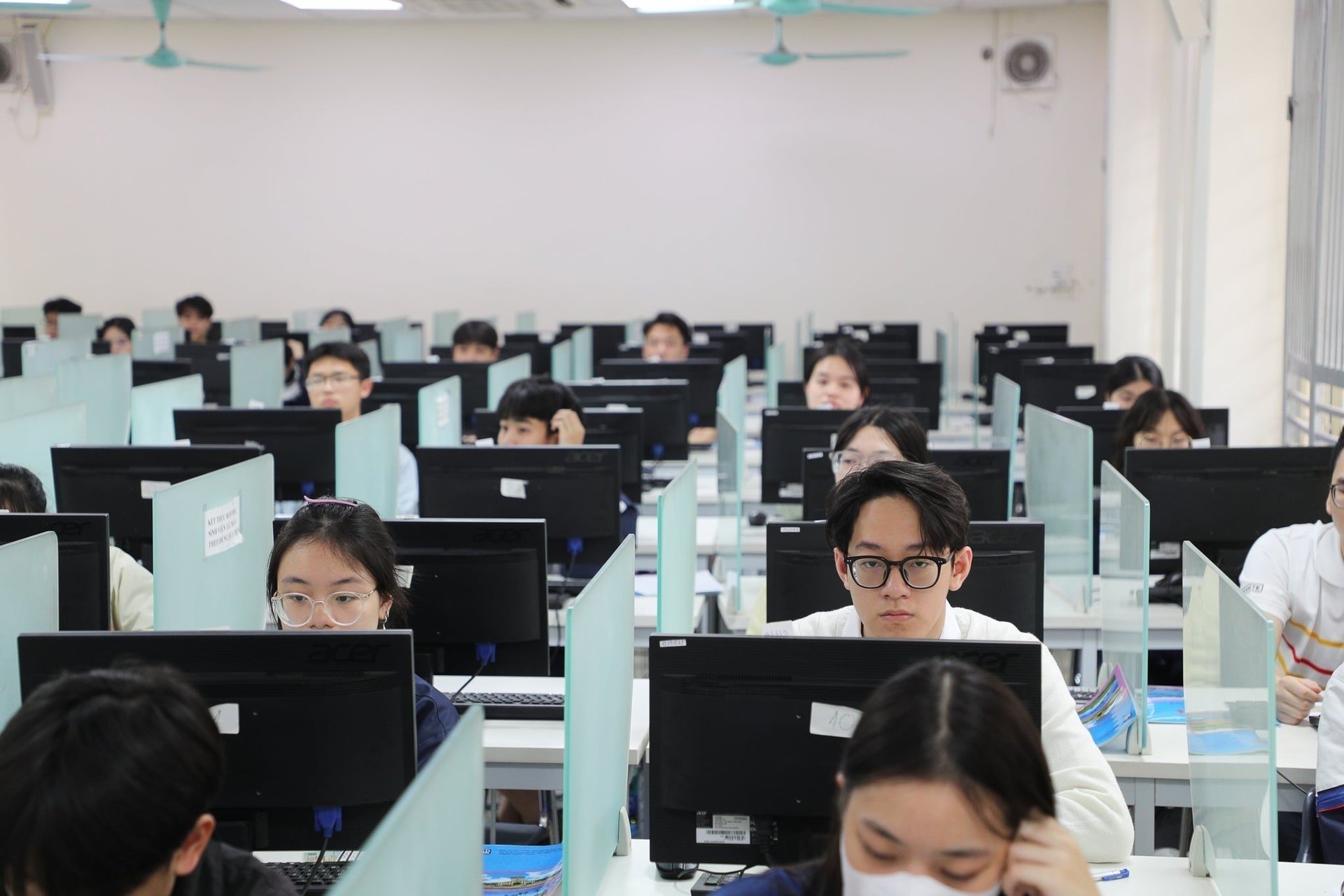 Từ ngày 12-10-2025, Chủ tịch UBND tỉnh phê duyệt liên kết tổ chức thi cấp chứng chỉ năng lực ngoại ngữ của nước ngoài.
