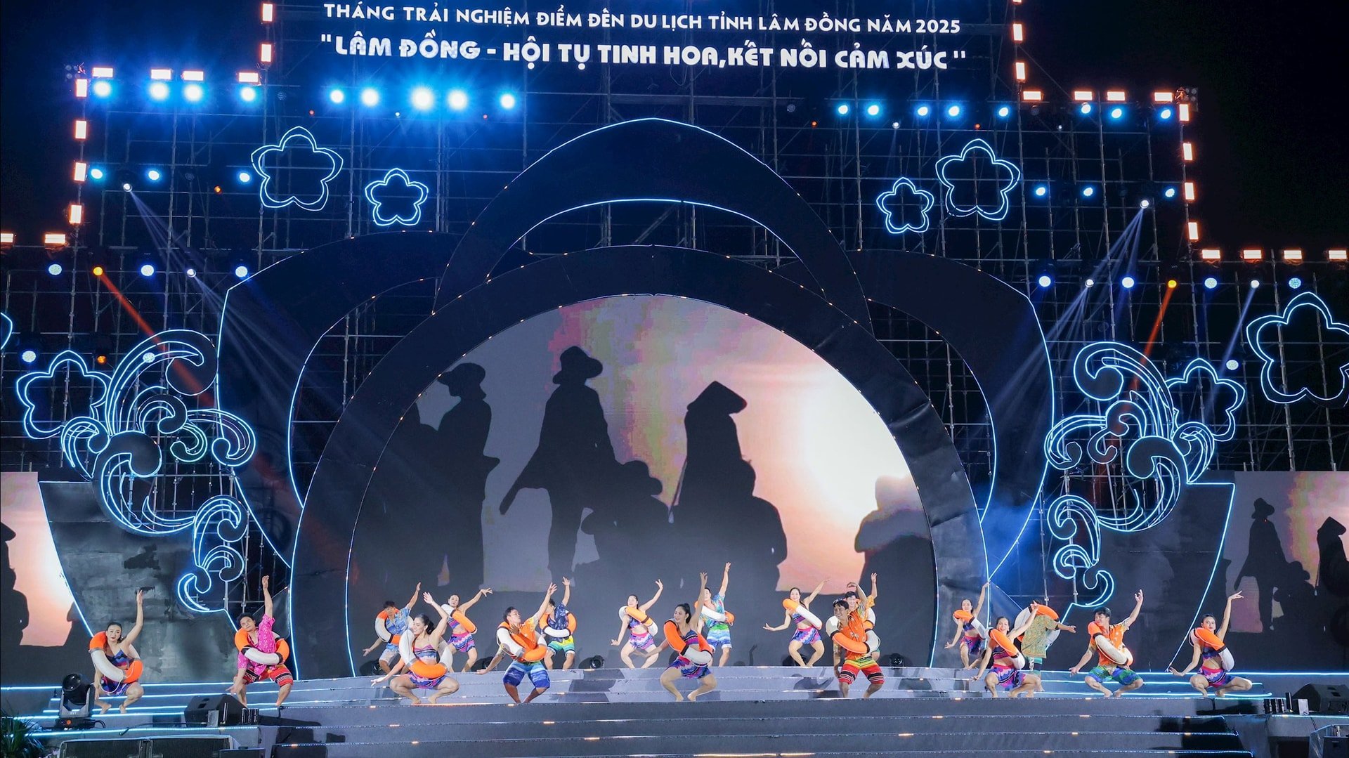 new-season-season-returns-to-the-blue-sea-region-lam-dong.jpg