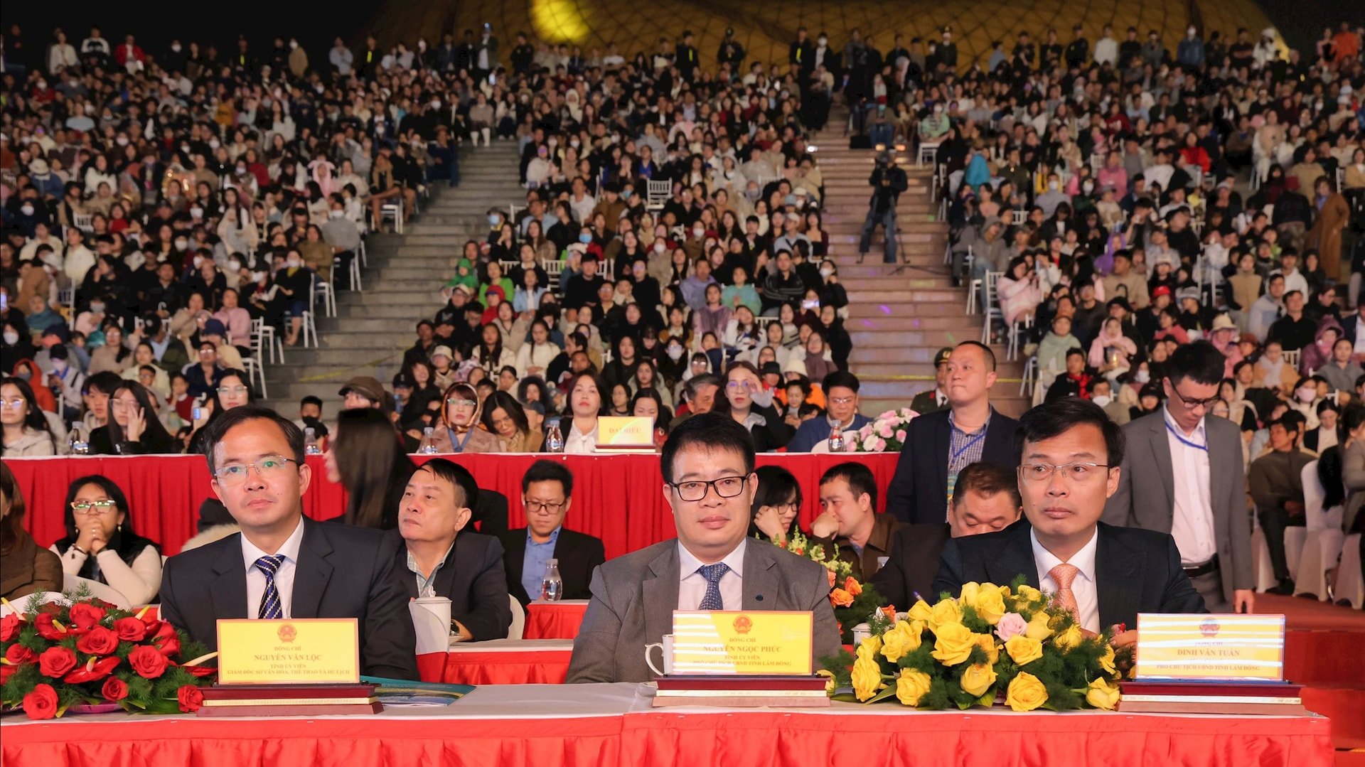 leader-of-the-travel-tour-khai-mac.jpg
