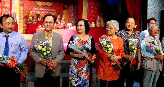 Nghệ sĩ thương tiếc người thầy 