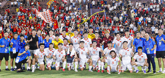 Nguyễn Văn Trường trở thành thủ lĩnh mới của U23 Việt Nam trong chiến thắng U23 Singapore - Ảnh 1.