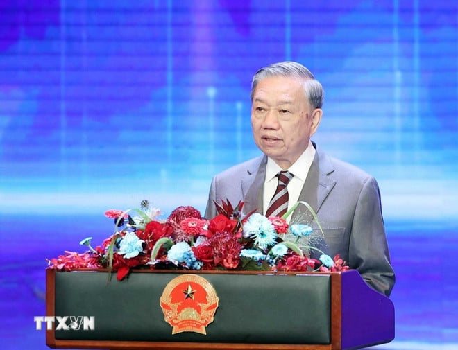 ttxvn-tong-bi-thu-to-lam-55-nam-ngay-phat-song-chuong-trinh-truyen-hinh-dau-tien-3.jpg