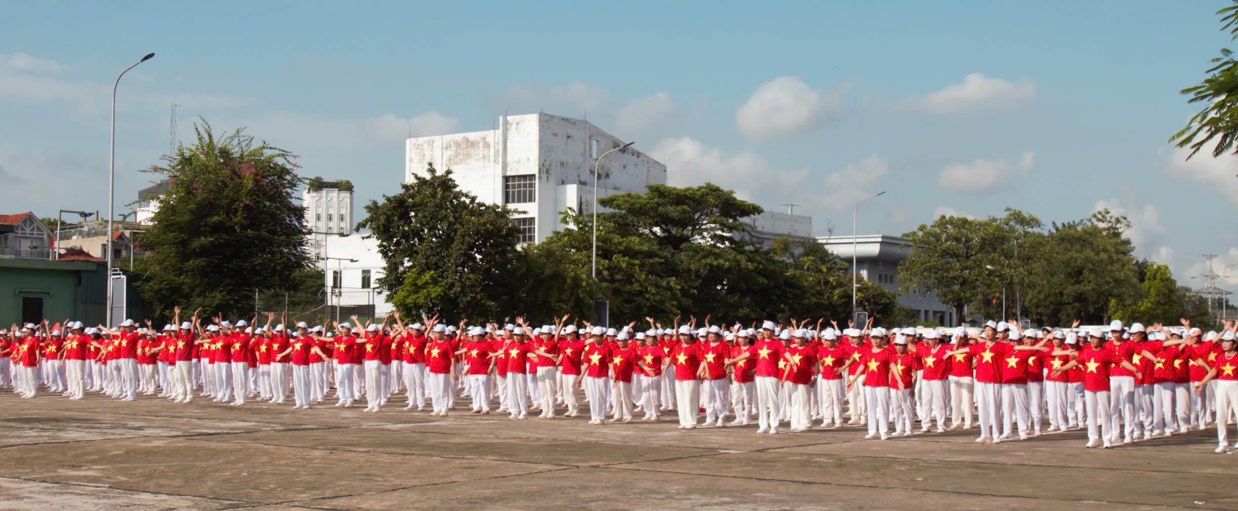 Điểm nhấn của ngày hội là màn đồng diễn dưỡng sinh của người cao tuổi mang đến hình ảnh đẹp, lan tỏa tinh thần "Sống vui – Sống khỏe – Sống hạnh phúc".
