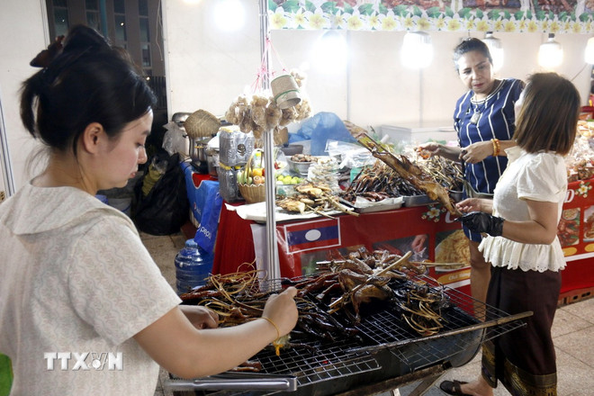ttxvn-thang-van-hoa-duong-pho-lam-dong-hoi-tu-tinh-hoa-ket-noi-cam-xuc2.jpg