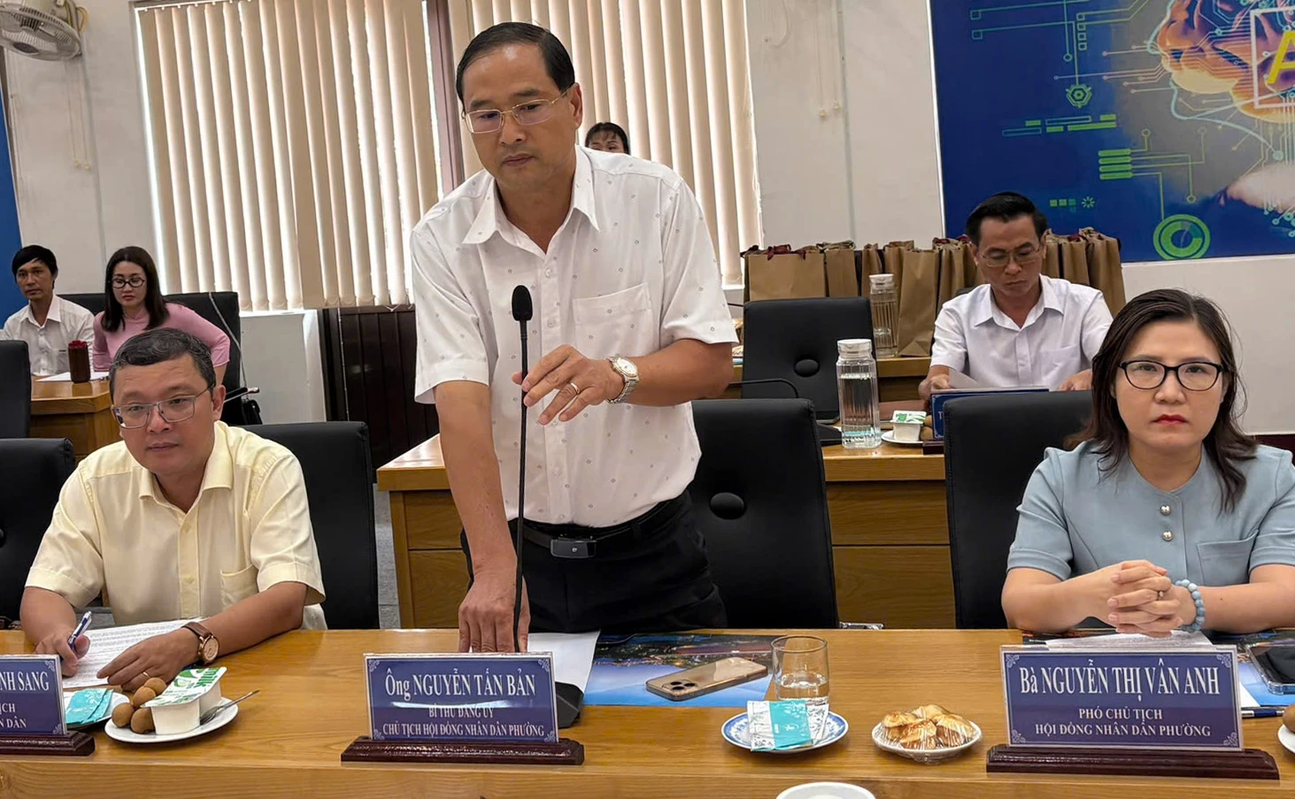 លោក Nguyen Tan Ban លេខាបក្ស ប្រធានក្រុមប្រឹក្សាប្រជាជនវួដ Vung Tau បានជម្រាបជូនអំពីស្ថានភាពទេសចរណ៍របស់វួដនៅឯពិធីទទួល។