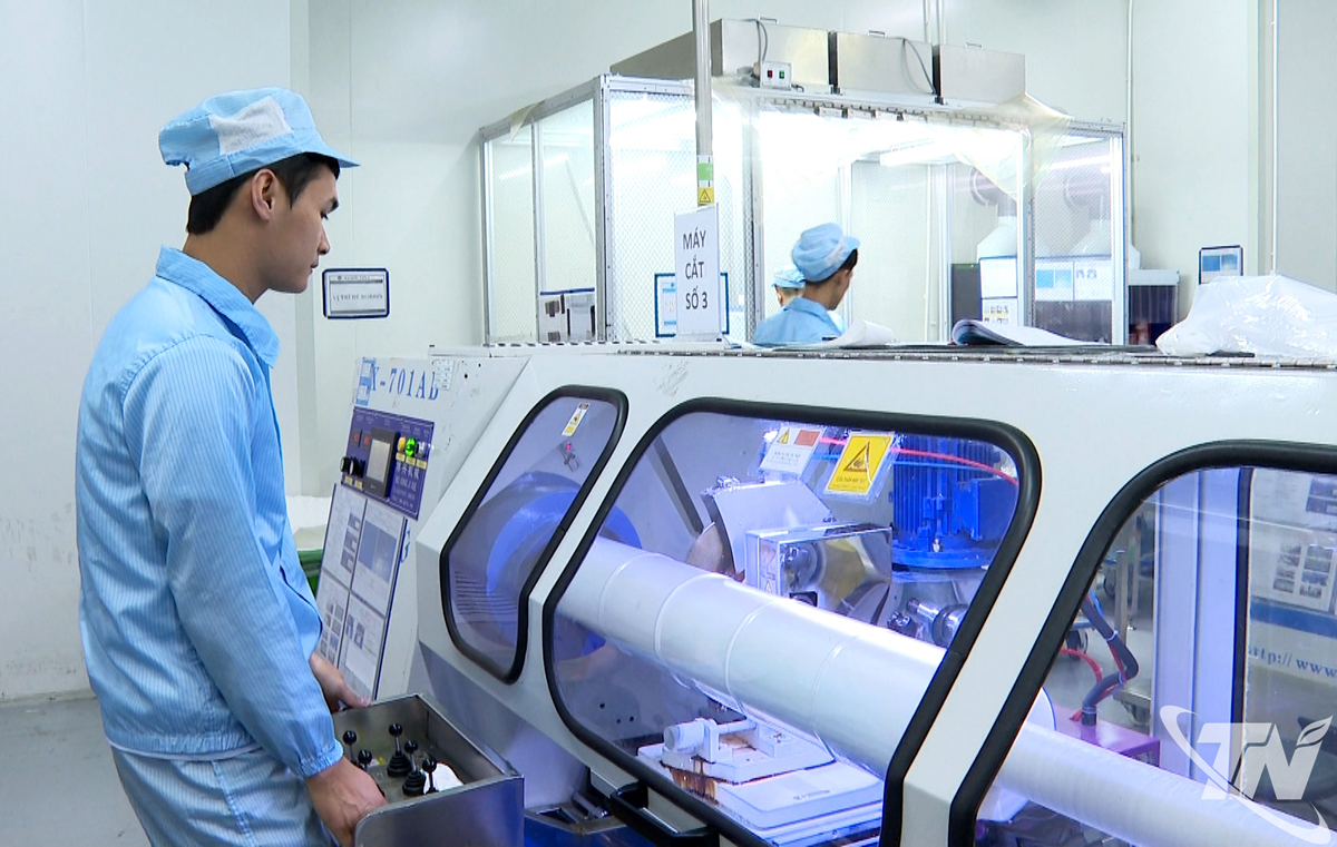 Every year, enterprises in Thai Nguyen province produce billions of electronic components and hundreds of thousands of tons of processed industrial products, exporting to more than 60 countries and territories.