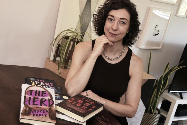 Novelis horor Andrea Bartz dan karya-karyanya. (Sumber: AP)