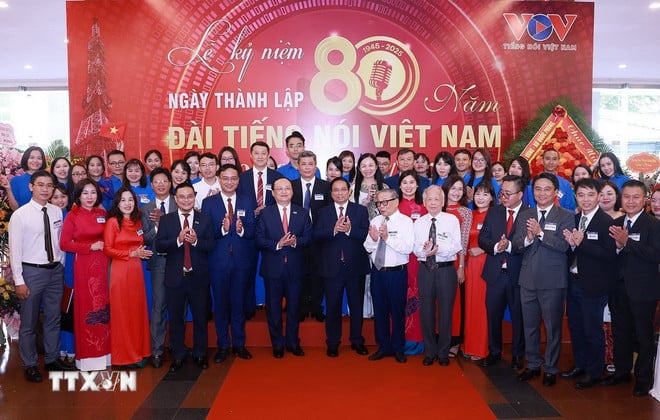 ttxvn-thu-tuong-du-le-ky-niem-80-nam-ngay-thanh-lap-dai-tieng-noi-viet-nam-4.jpg