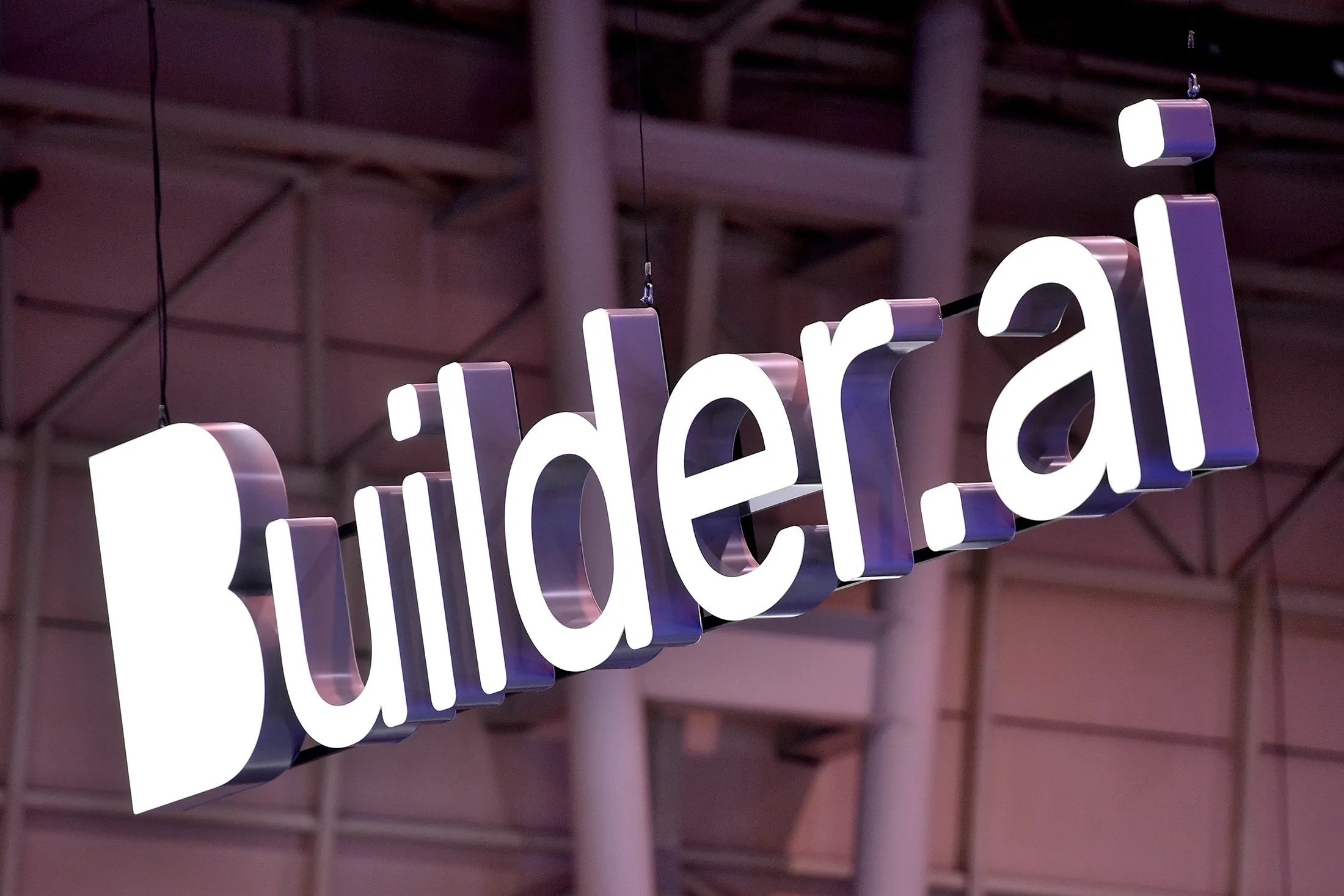 Natasha lua dao,  Builder.ai la gi,  vibe coding la gi,  lap trinh bang AI,  startup AI pha san anh 1