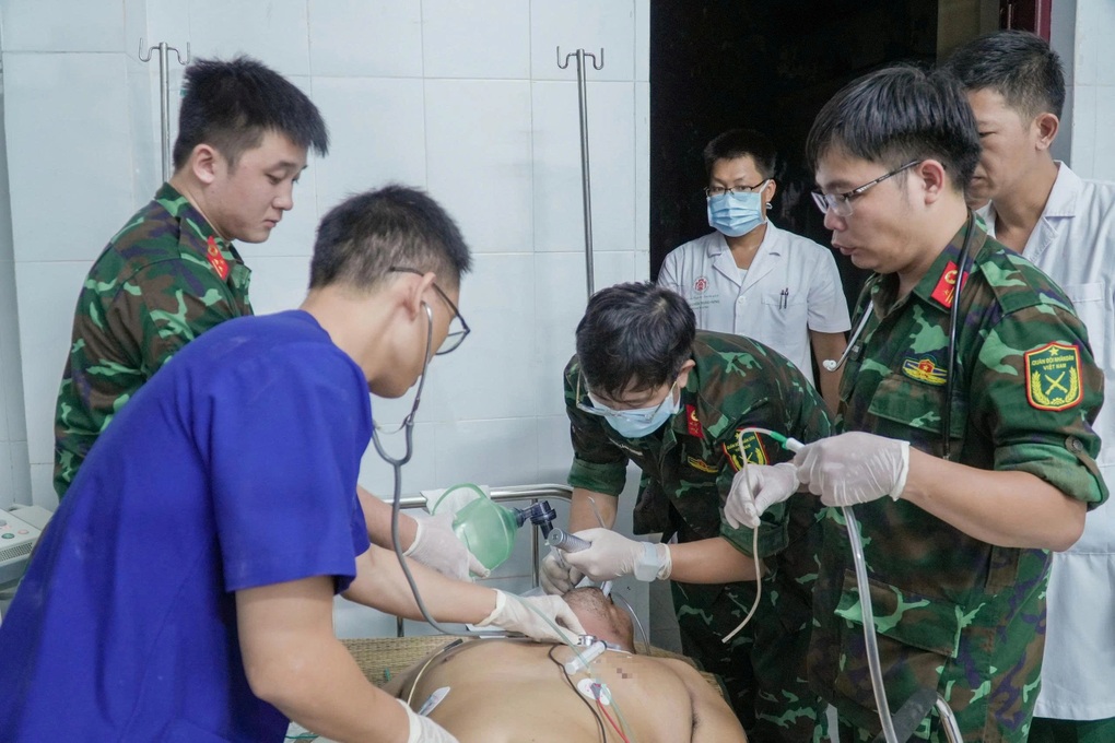 Liệt 2 chân nguy kịch sau khi lặn sâu 40 mét dưới biển - 1