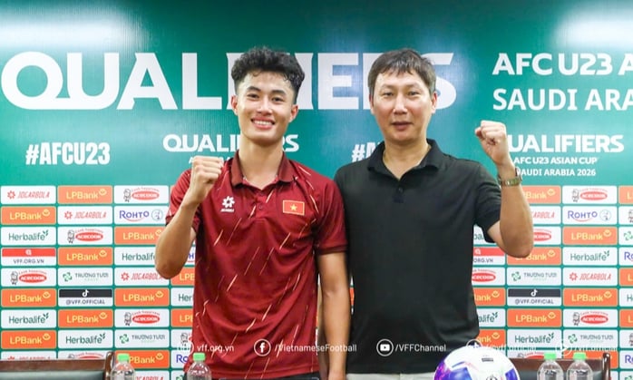 Nguyễn Văn Trường trở thành thủ lĩnh mới của U23 Việt Nam trong chiến thắng U23 Singapore - Ảnh 2.