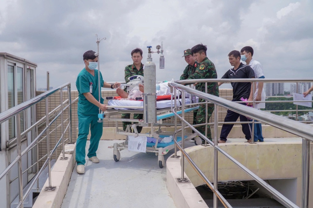 Liệt 2 chân nguy kịch sau khi lặn sâu 40 mét dưới biển - 3