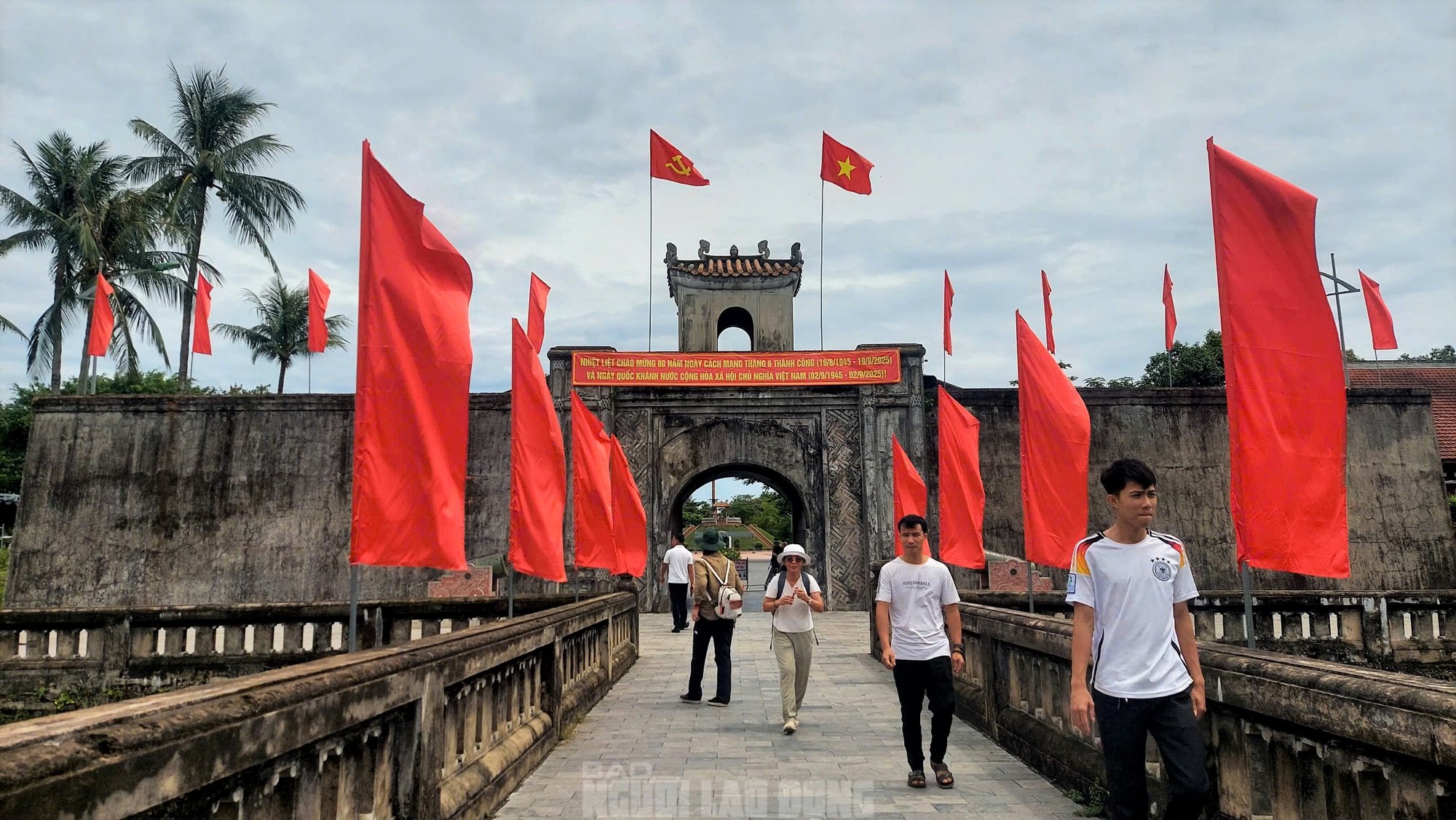 Sau phim Mưa đỏ, cùng ngắm Thành cổ Quảng Trị trong sắc xanh cỏ non- Ảnh 3.