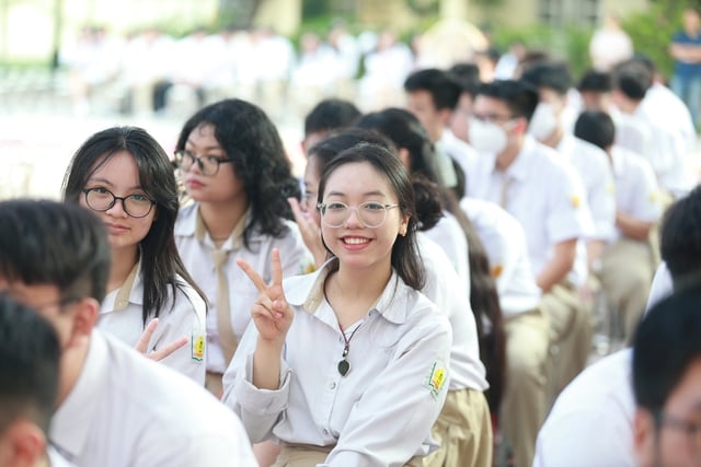 Bộ trưởng GD-ĐT: Sẽ có cơ chế huy động kinh phí dạy học 2 buổi/ngày   - Ảnh 1.