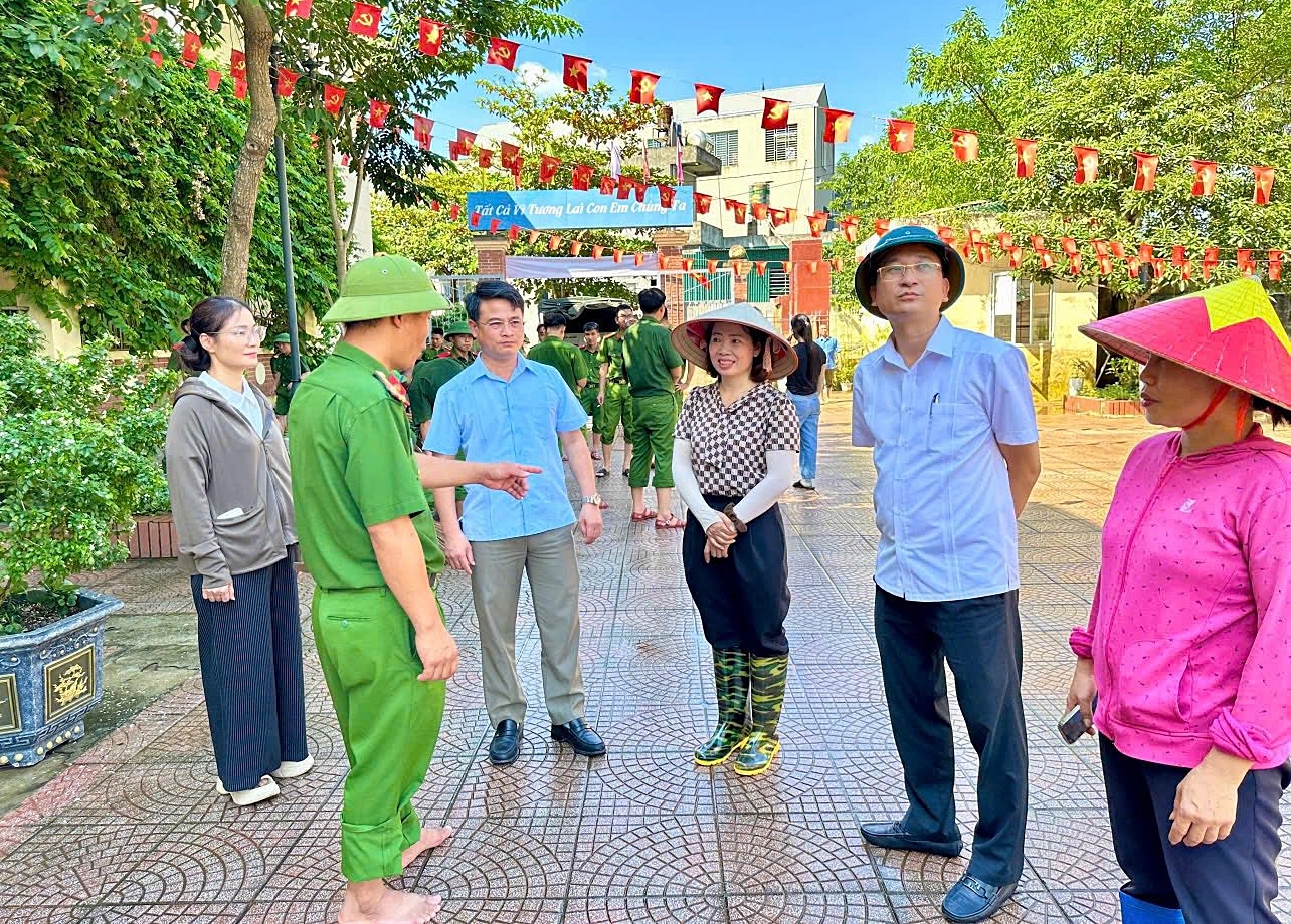 Xã Xuân Mai khẩn trương tổng vệ sinh môi trường sau úng ngập- Ảnh 3.