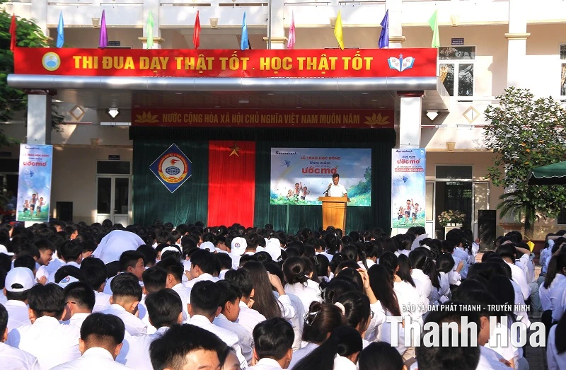 Sacombank - សាខា Thanh Hoa បានផ្តល់អាហារូបករណ៍ 