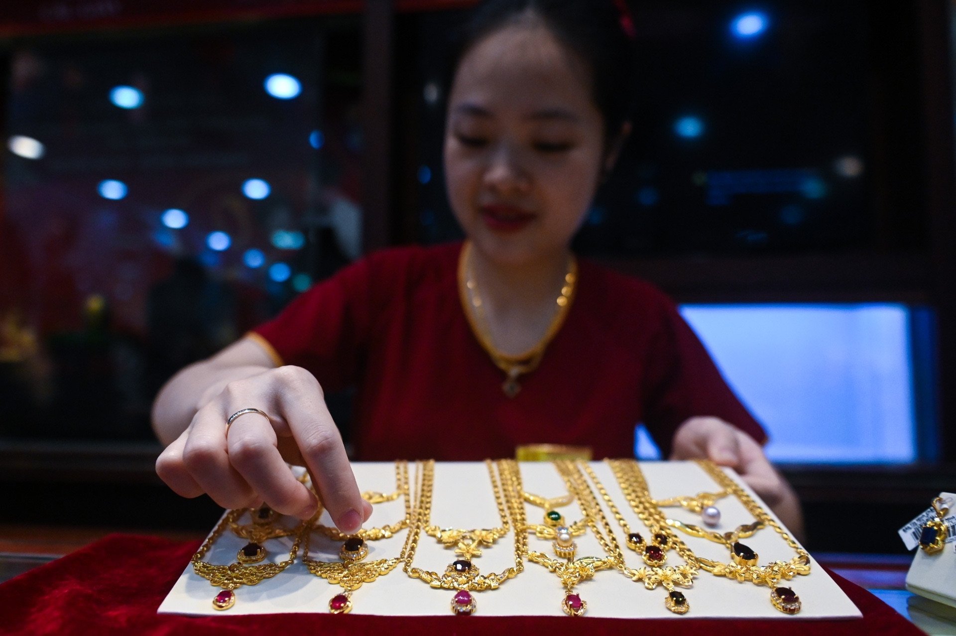 មាស និងប្រាក់ - រ៉ែថ្មខៀវ (២).jpg