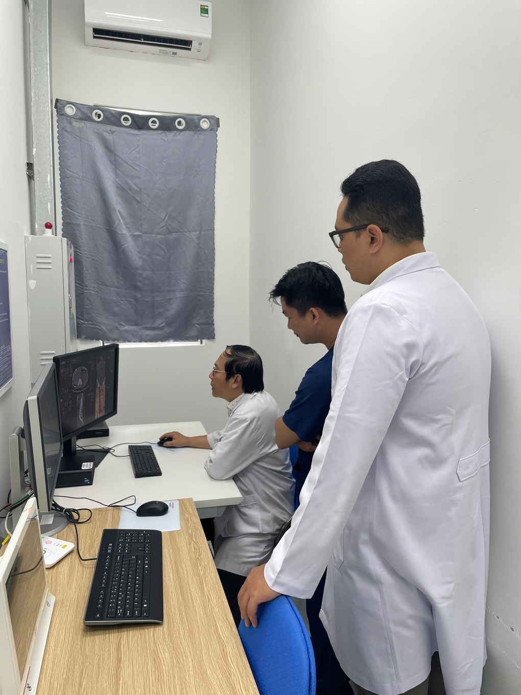 Chuyên gia đến nơi xa nhất TPHCM kịp thời cứu nam sinh chấn thương nặng - 2