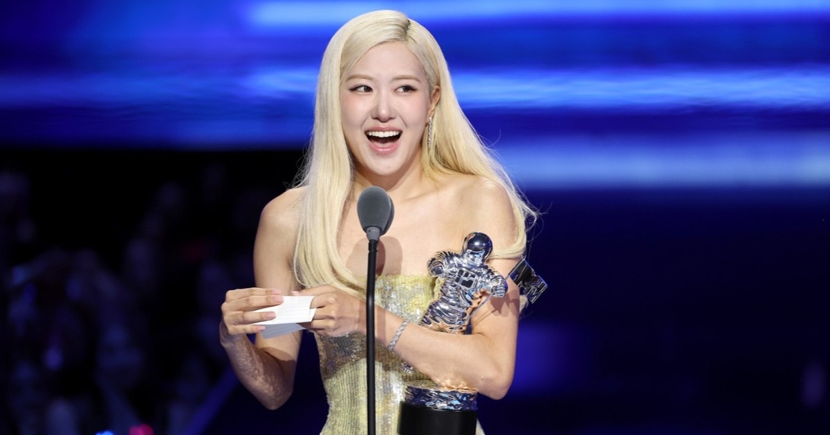 Ca khúc đạt 1,9 tỷ lượt xem “APT.” thắng giải Ca khúc của năm tại VMAs 2025