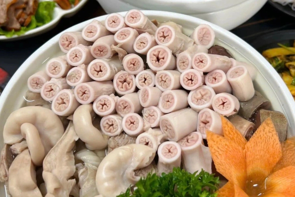 Sau khủng hoảng lòng xe điếu, quán Lòng Chát ở Hà Nội chính thức đóng cửa - 1
