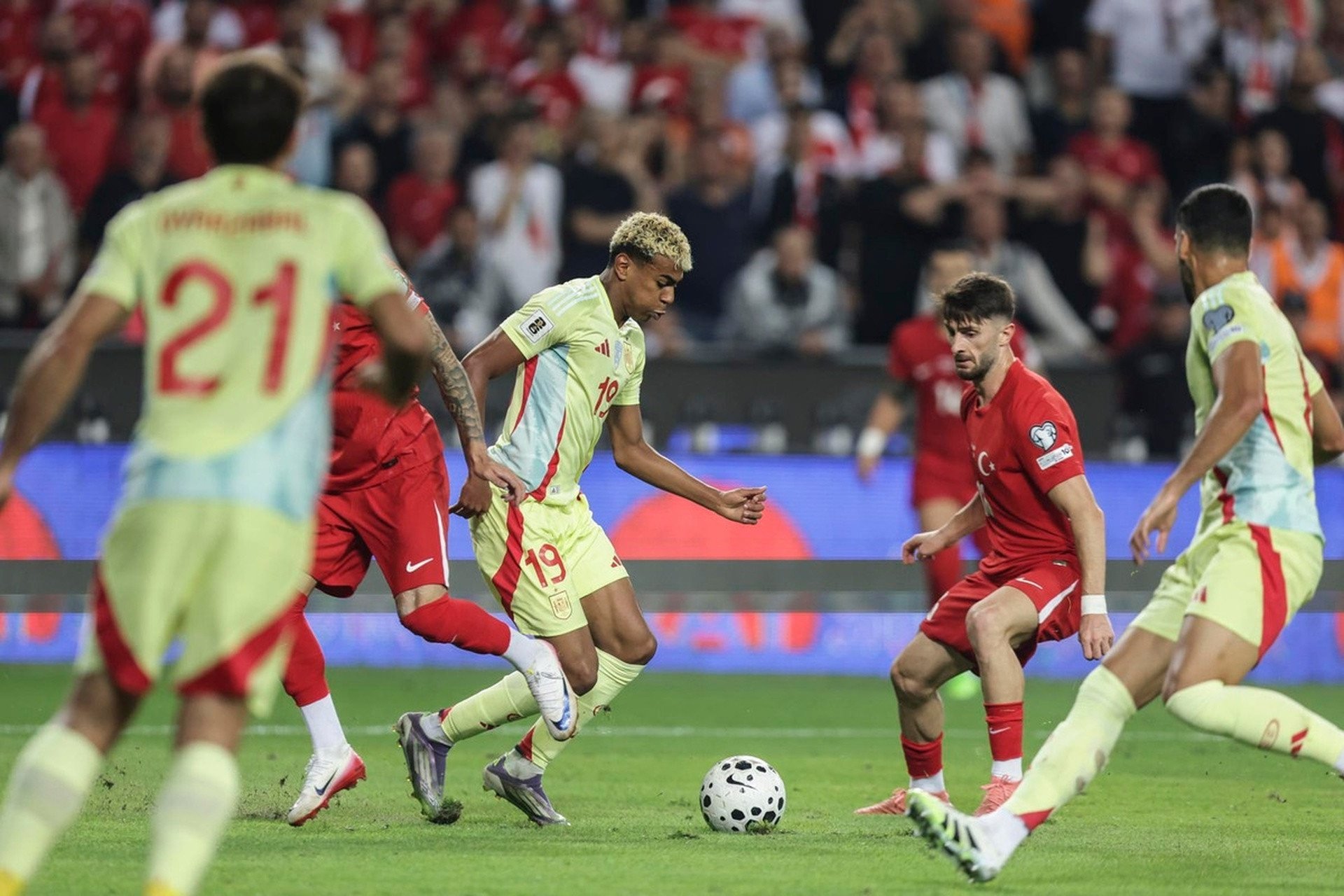 EFE - Yamal Tho Nhi Ky Tay Ban Spain.jpg