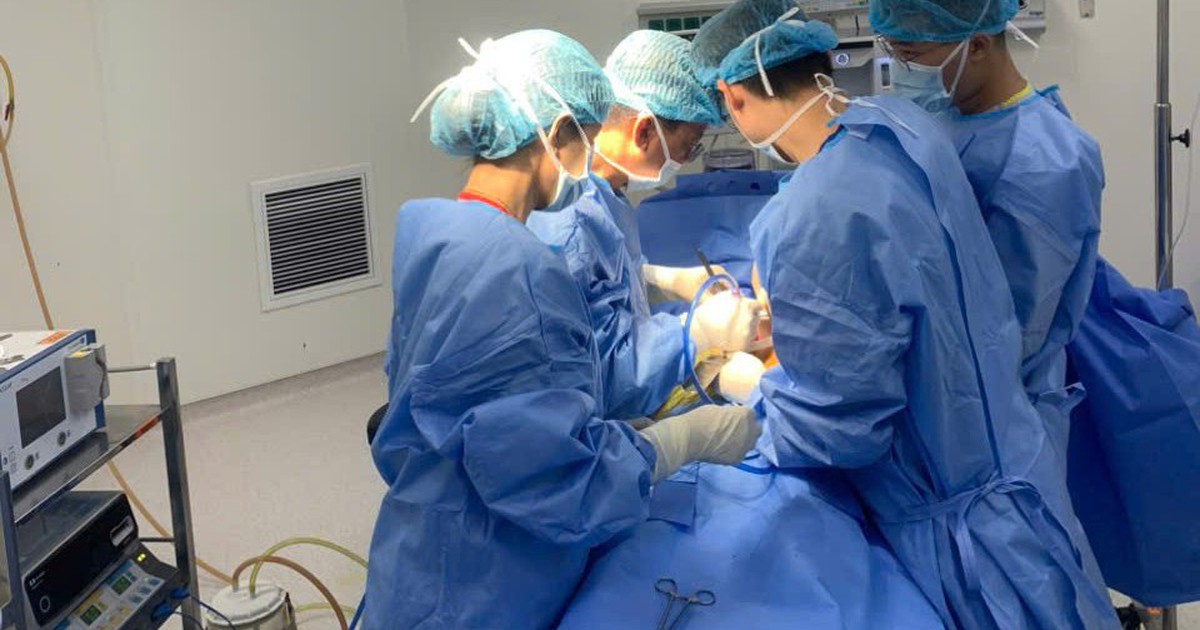 Khám sỏi mật, bất ngờ phát hiện tim bên phải, phủ tạng đảo ngược