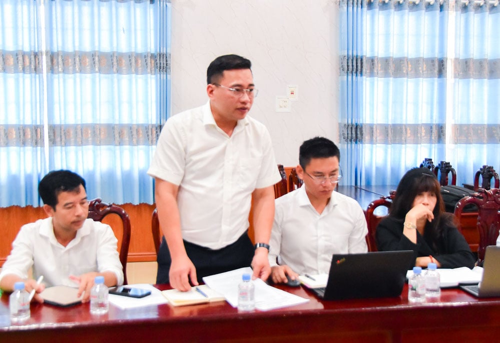  Ông Mai Đình Nhật- Giám đốc Công ty CP Điện gió Duyên Hải thông tin tiến độ thực hiện dự án.