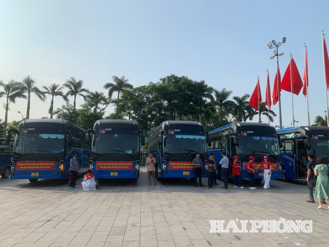 គណៈកម្មការ​រៀបចំ​ការ​ដំបូង​បាន​រៀបចំ​រថយន្តក្រុង​ចំនួន​៥​គ្រឿង​សម្រាប់​បម្រើ​ភ្ញៀវ​។