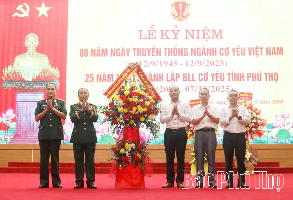 កិច្ចប្រជុំដើម្បីអបអរសាទរខួបលើកទី 80 នៃការបង្កើតឧស្សាហកម្មអក្សរសម្ងាត់វៀតណាម