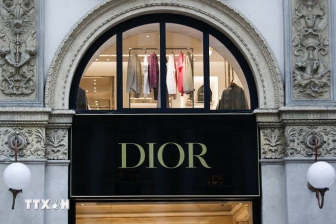 ttxvn-cua-hang-dior.jpg