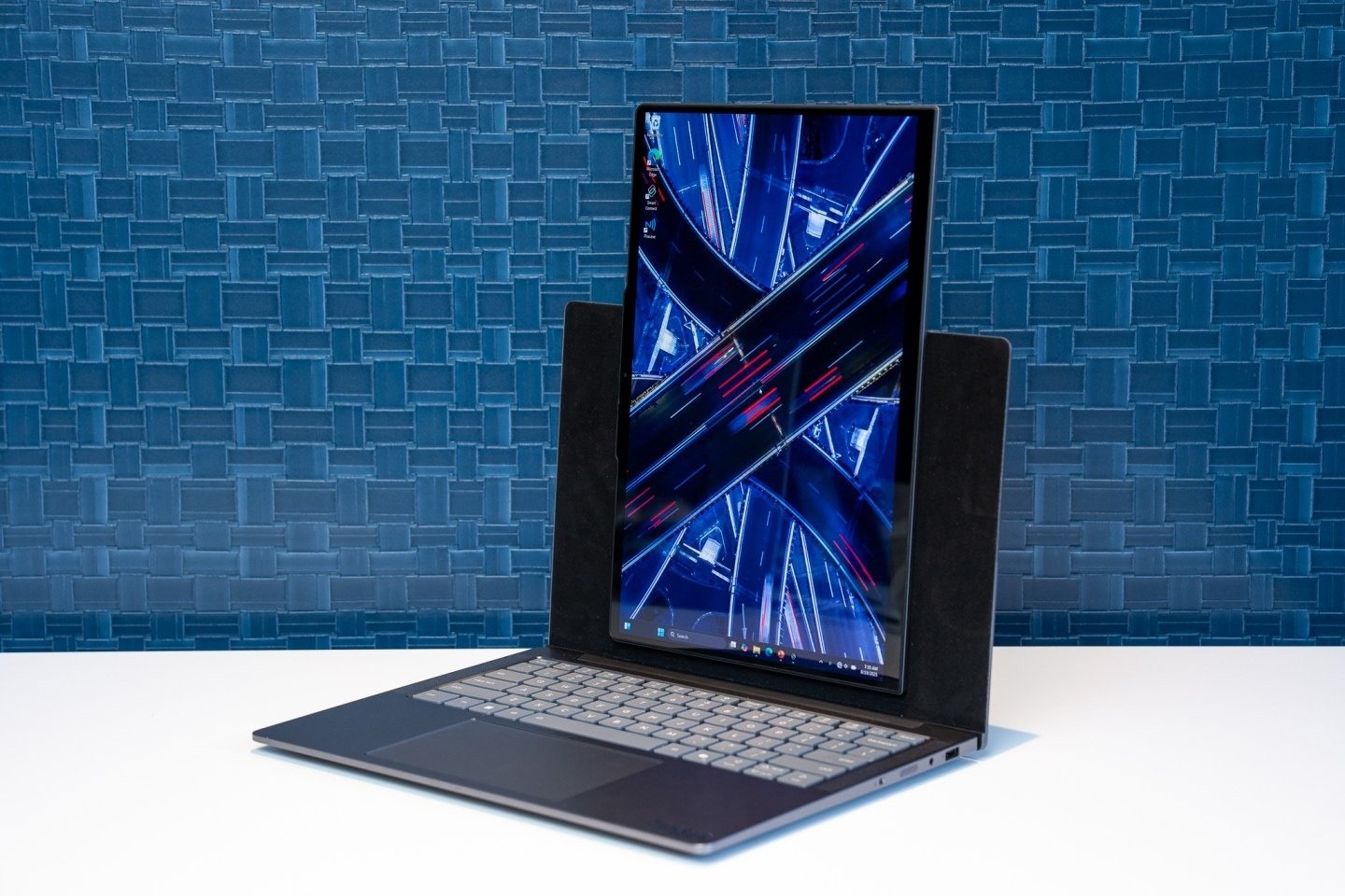 su kien IFA 2025,  Lenovo laptop xoay,  Lenovo ThinkBook VertiFlex Concept,  trien lam cong nghe anh 1