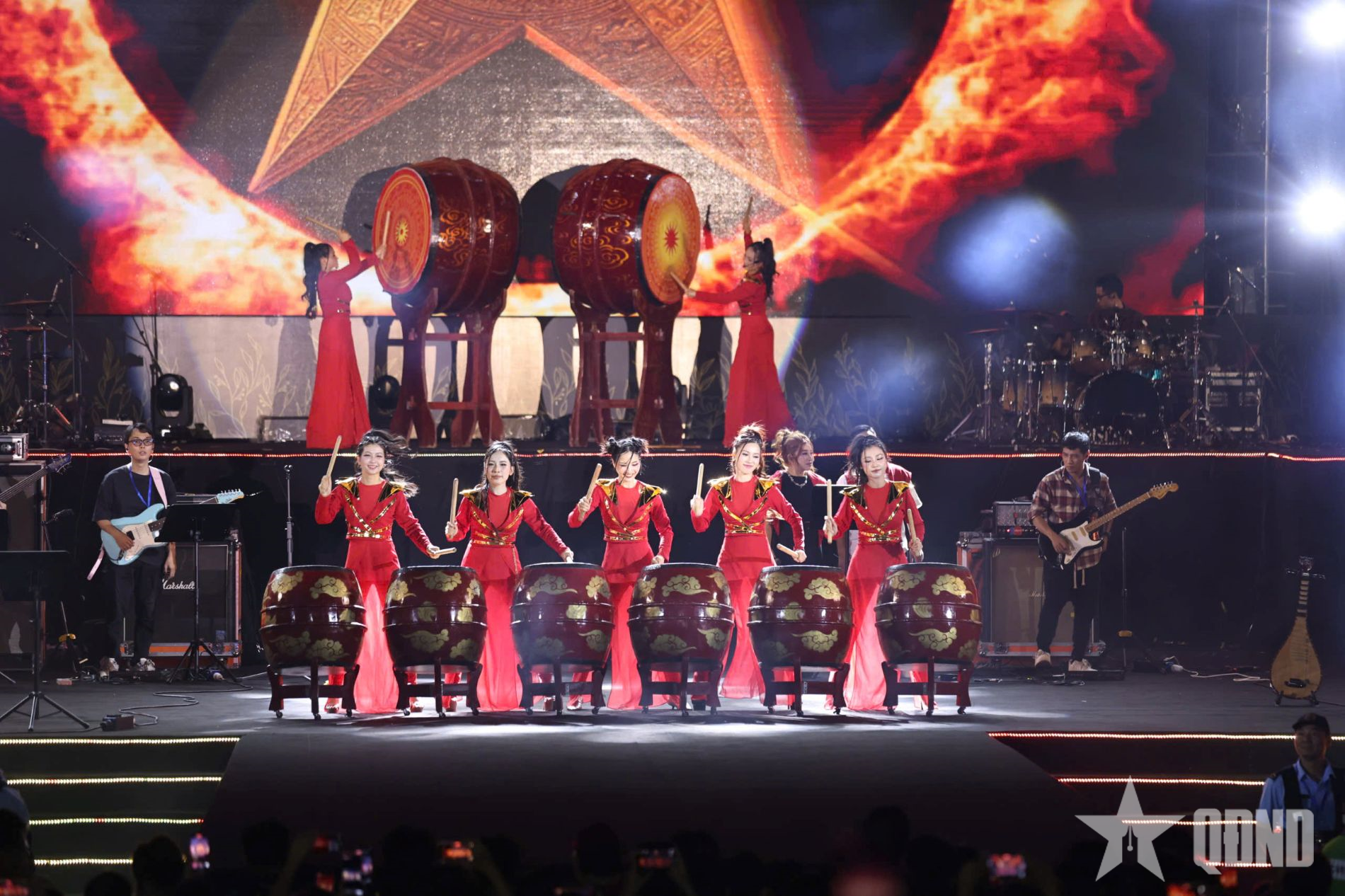 Hàng nghìn khán giả thăng hoa cảm xúc trong “Rock Concert - Trái tim Việt Nam”